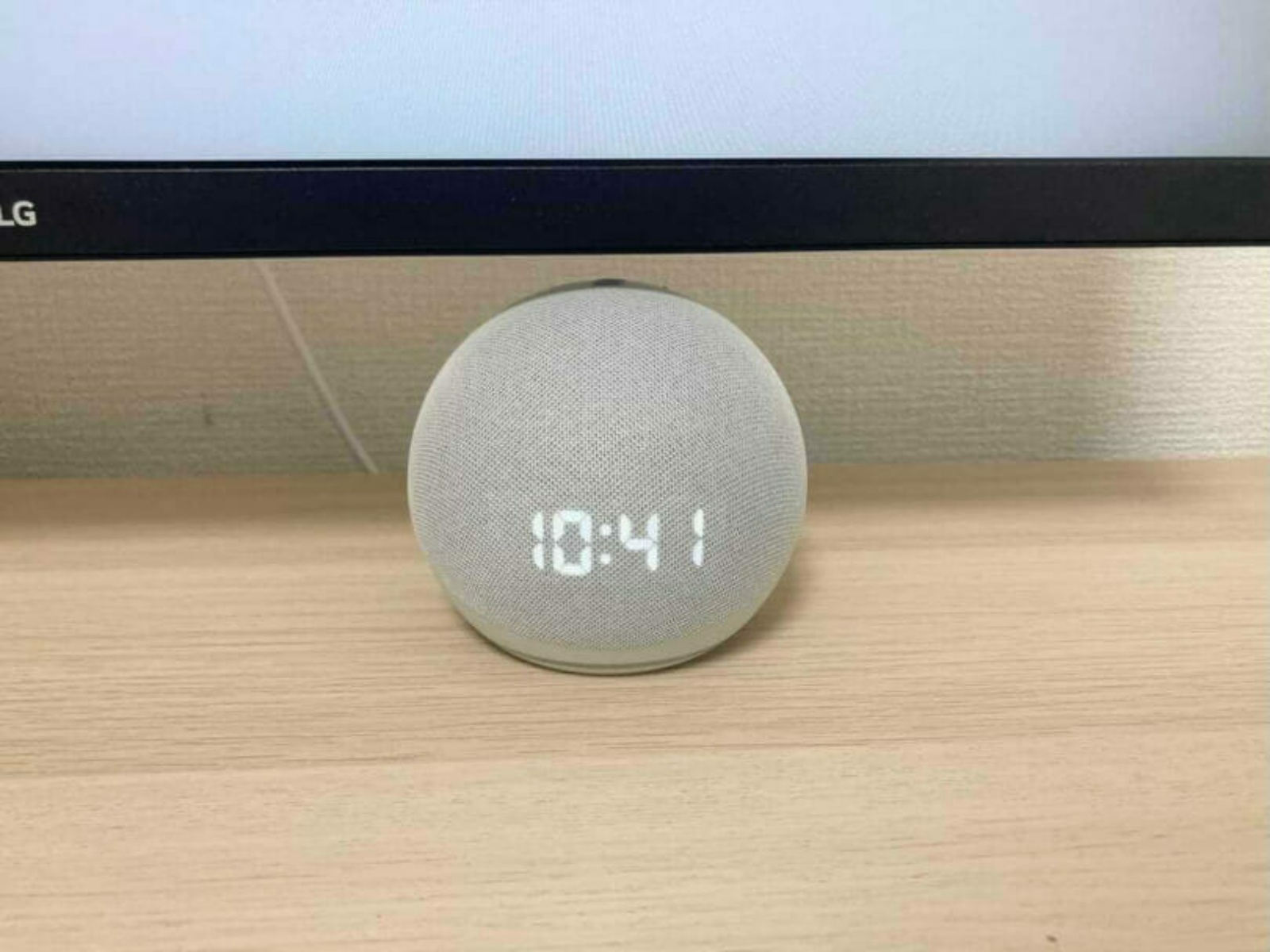 モニターの隙間や…