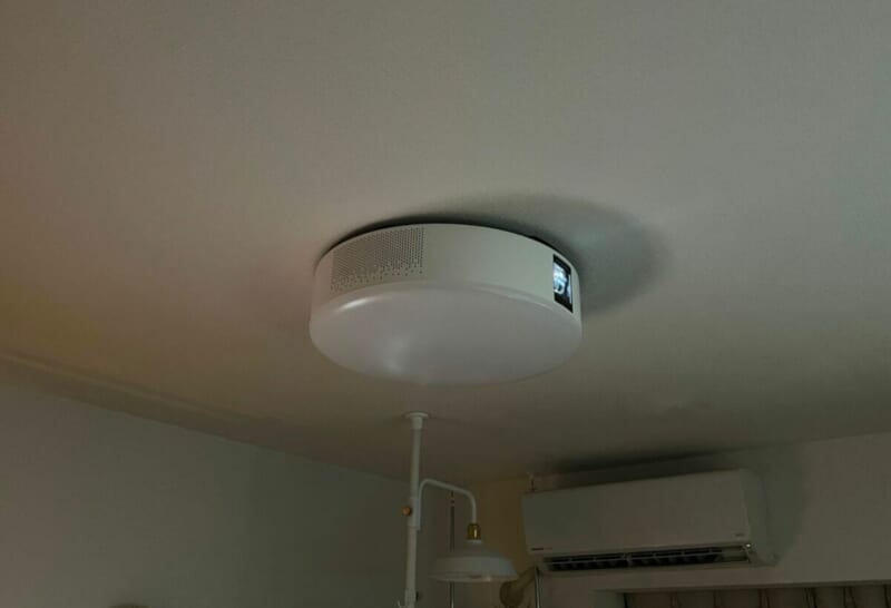 Aladdin X2 Plus レビュー｜2との違いは？テレビが不要になるスマートシーリングプロジェクター！