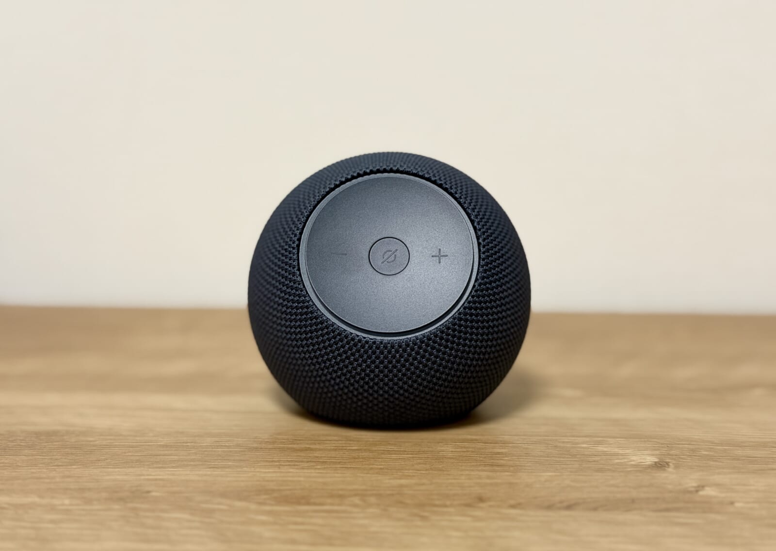 カラー：グラファイトの実機（正面）