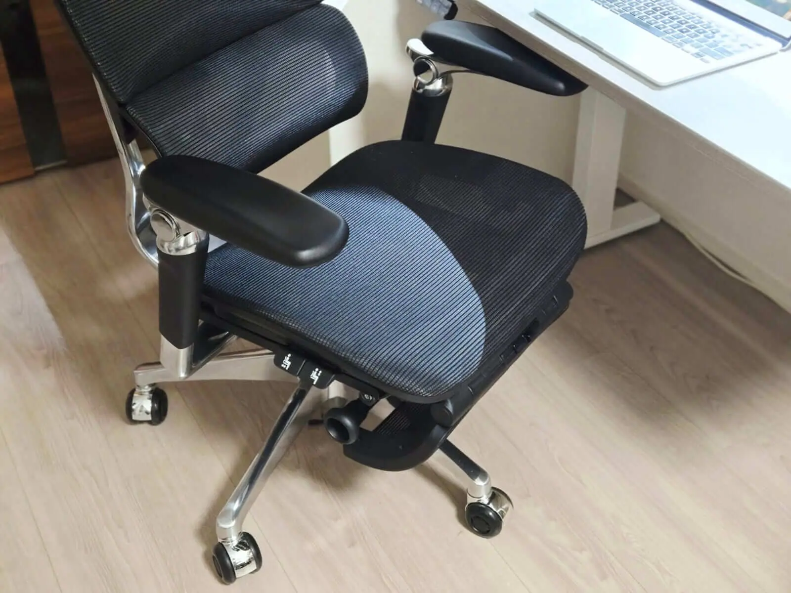 COFO Chair Premium 2 レビュー｜機能性と快適性を両立した圧巻の完成