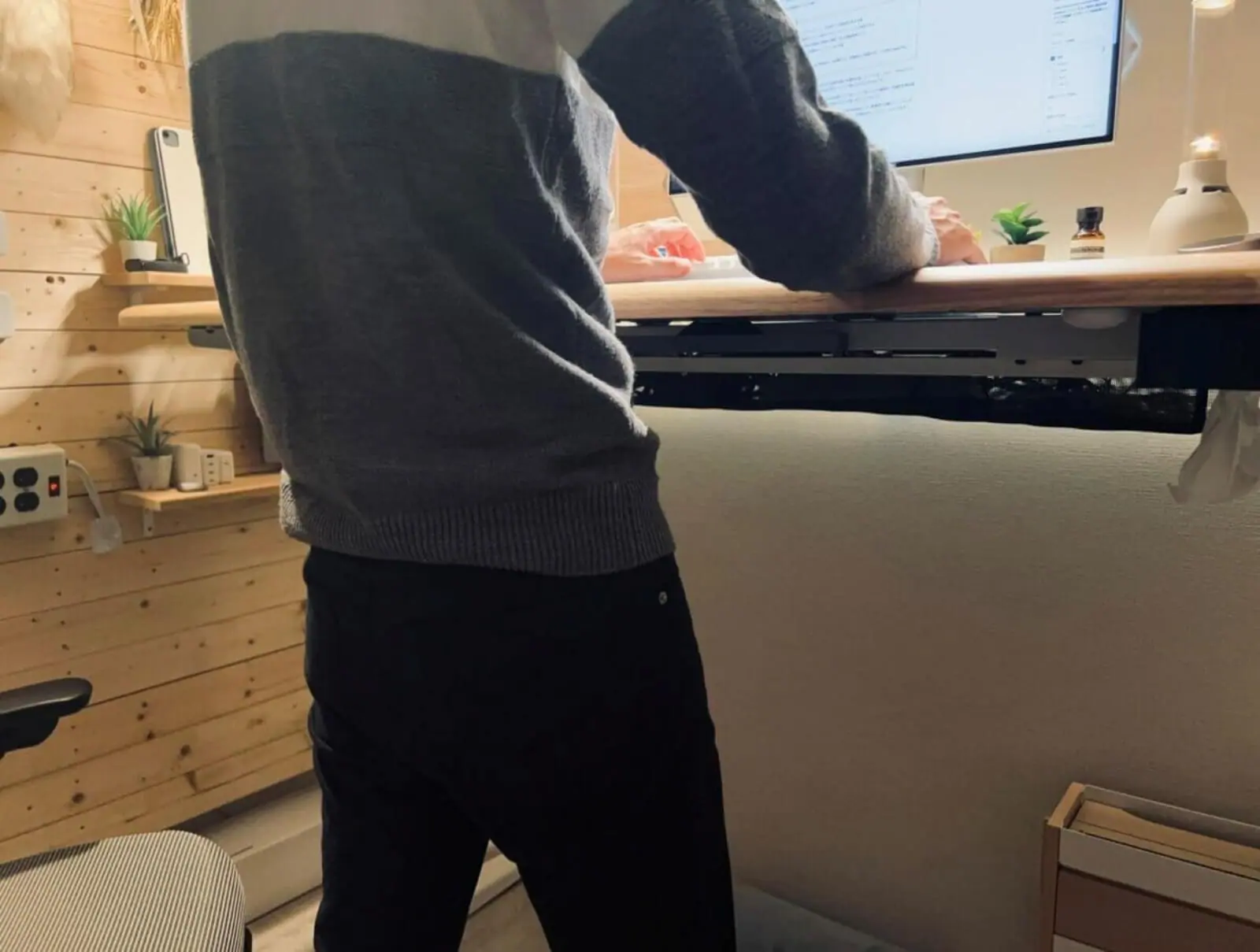 COFO Desk Premium レビュー｜まさに理想の電動昇降デスク！天板裏の