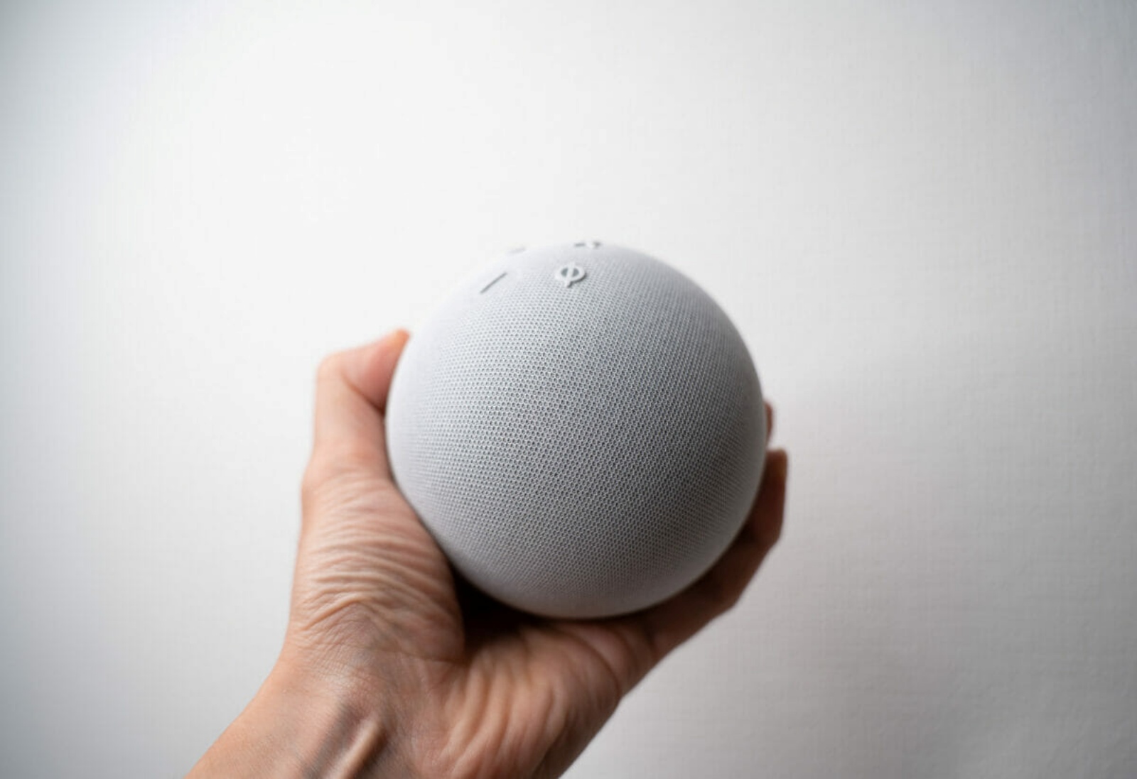 手のひらサイズのEcho Dot