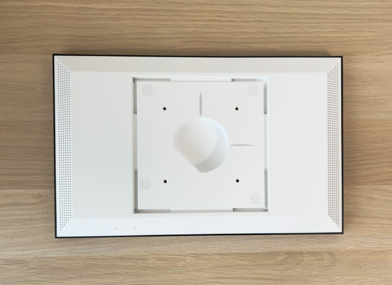 汎用性の高いVESA規格に対応しています。