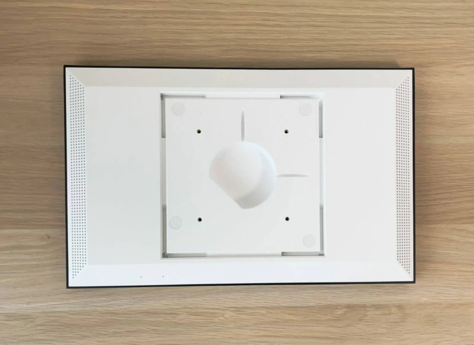 Echo Show 15 レビュー｜実用的なウィジェットが魅力。壁掛けスマート