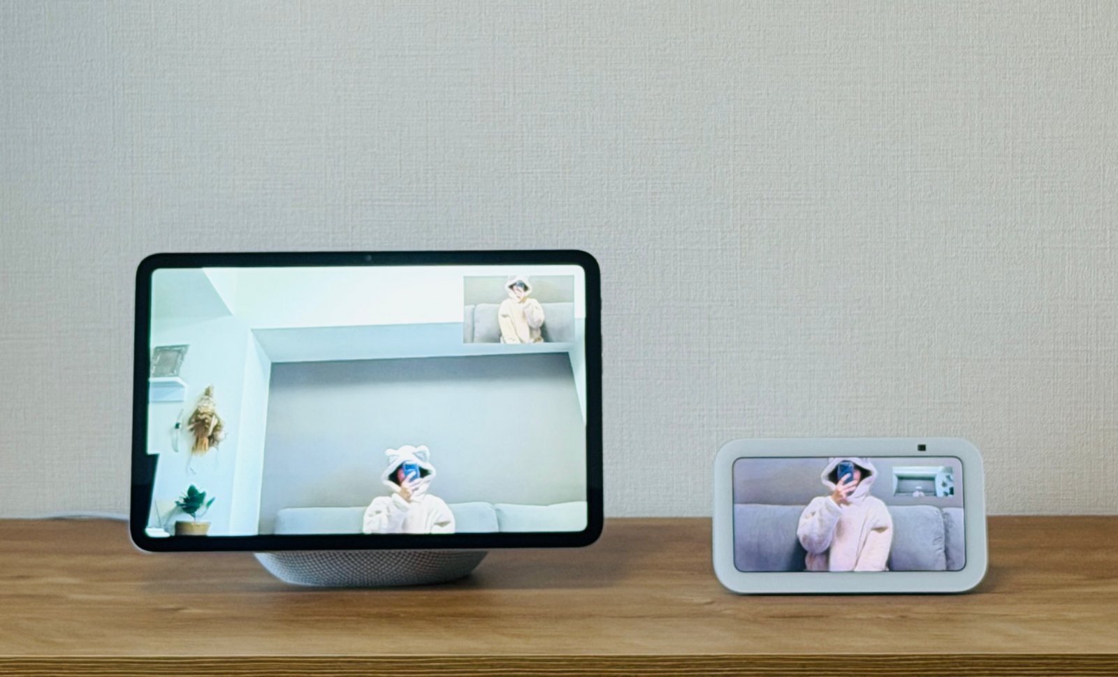 わかりにくいですが、右側のEcho Show 5側に表示されたものが、Echo Show 11から撮影されたもの。顔を認識し拡大表示してくれている