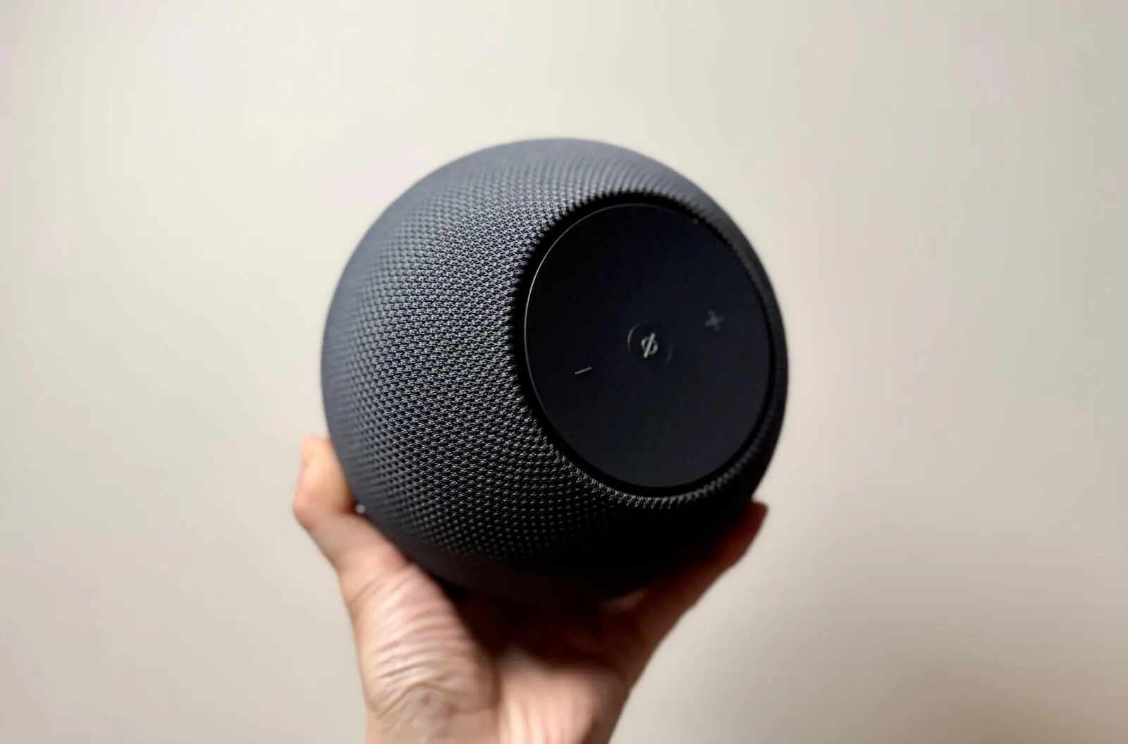 Amazon Echo Studio(2025年発売)レビュー｜中高音の伸びにも驚いた、再