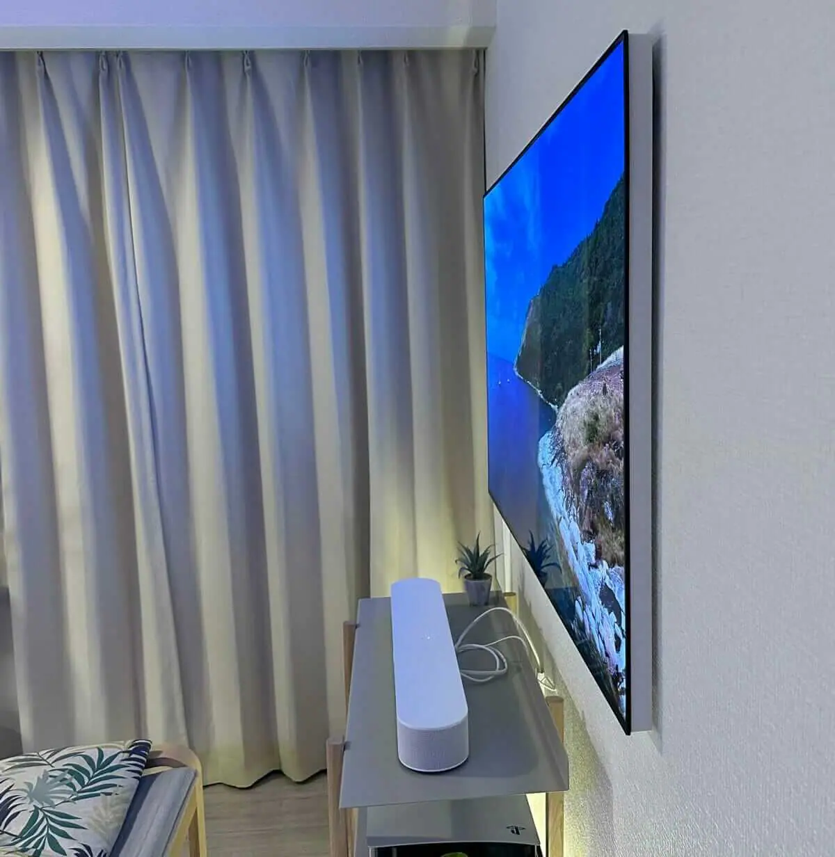 ウォールフィットテレビ LW1 レビュー｜壁掛けテレビの新たな選択肢