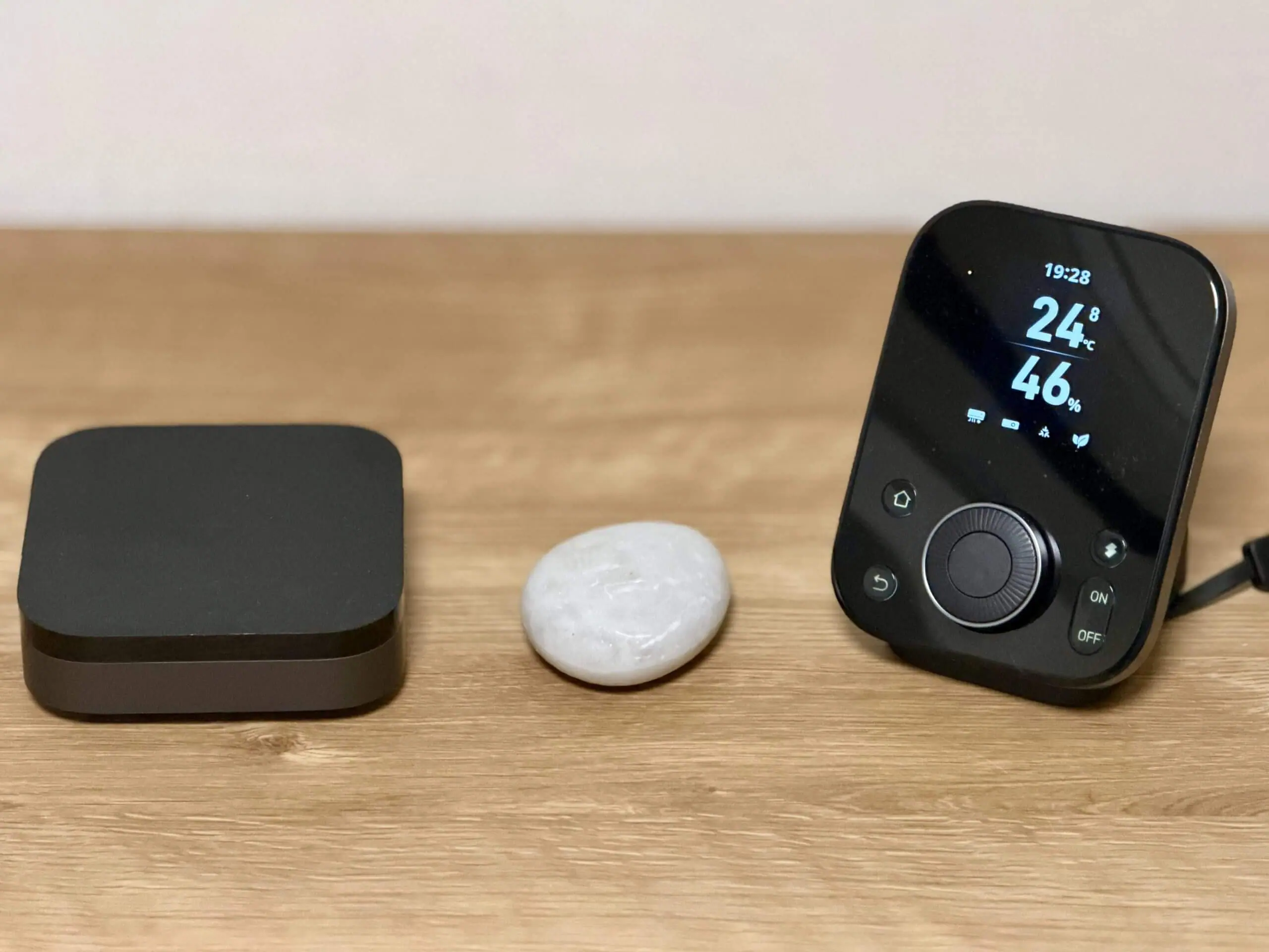 Nature Remo Lapis レビュー｜石のデザインと節電機能が光るスマート