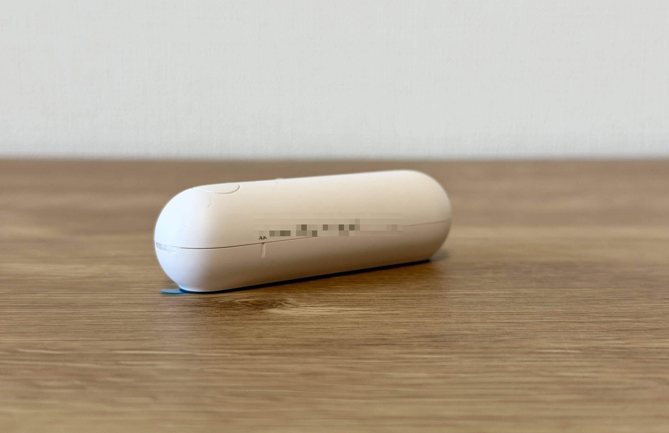 ベランダ窓のサッシに取り付けたAqara 開閉センサー P2