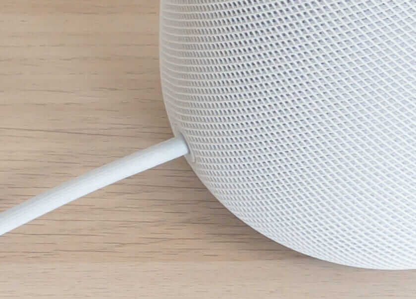 HomePod 初代の電源コードは本体に固定されていた