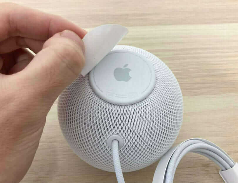 HomePod miniの底面にあるAppleロゴ