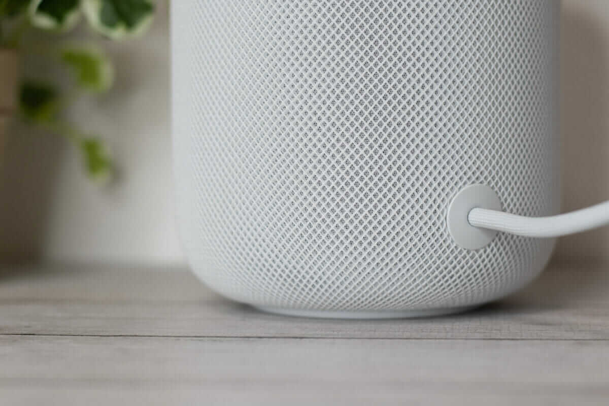 HomePod（第2世代）の電源コードを取り外した状態