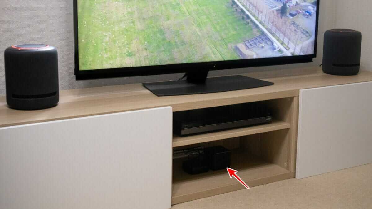 テレビ下に設置したFire TV Cube