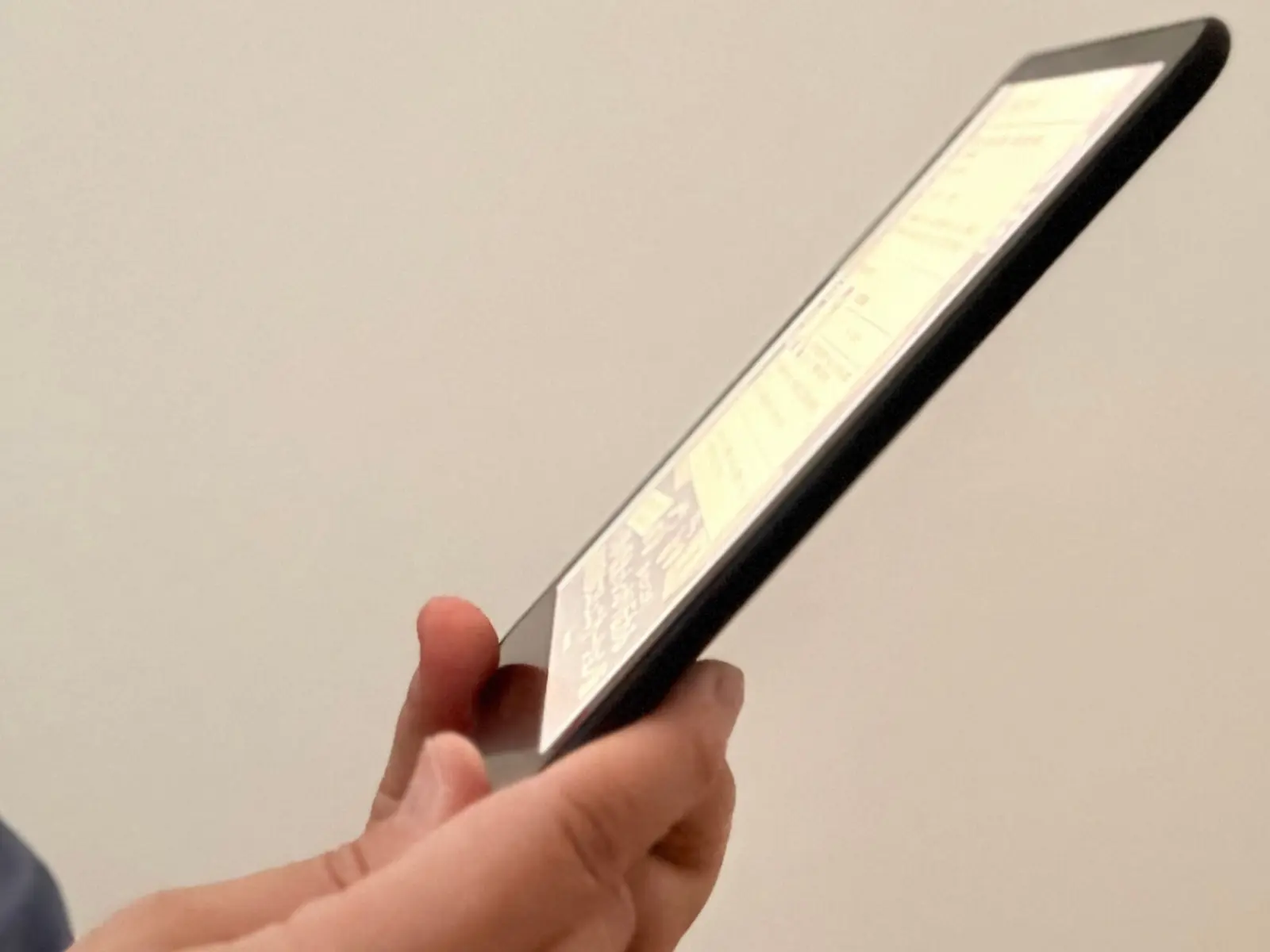 Kindle Paperwhite（第12世代）レビュー｜高速レスポンスで読書が