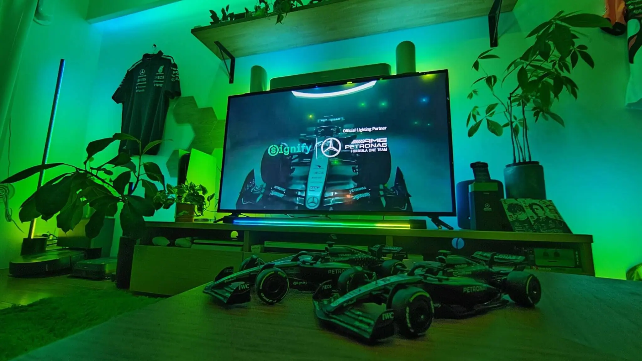 次世代スマートホームでF1の熱狂を再現！｜Philips Hue Play HDMI Sync