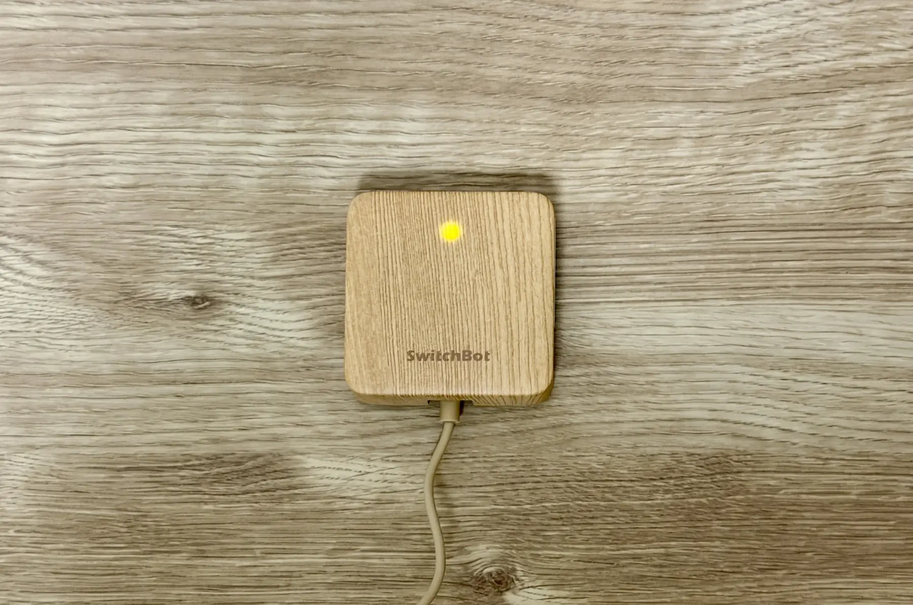 通電中のステータスランプ。