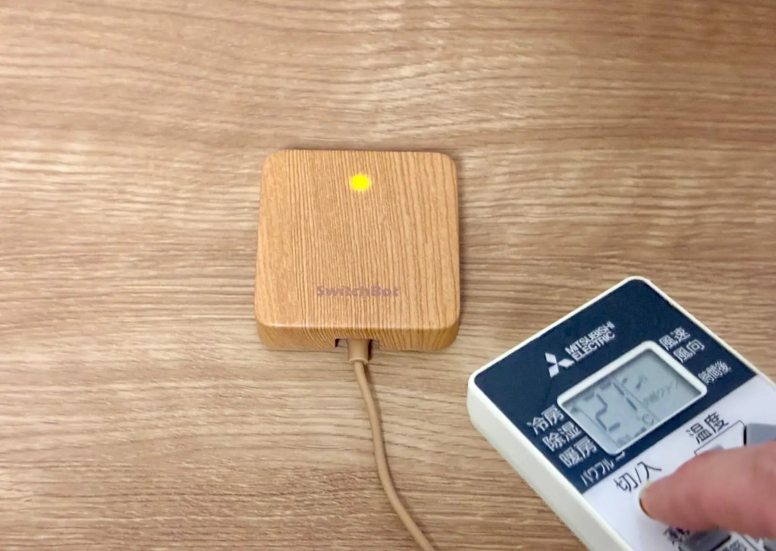 SwitchBotハブミニ 木目調レビュー｜リモコンをまとめて、リビングに