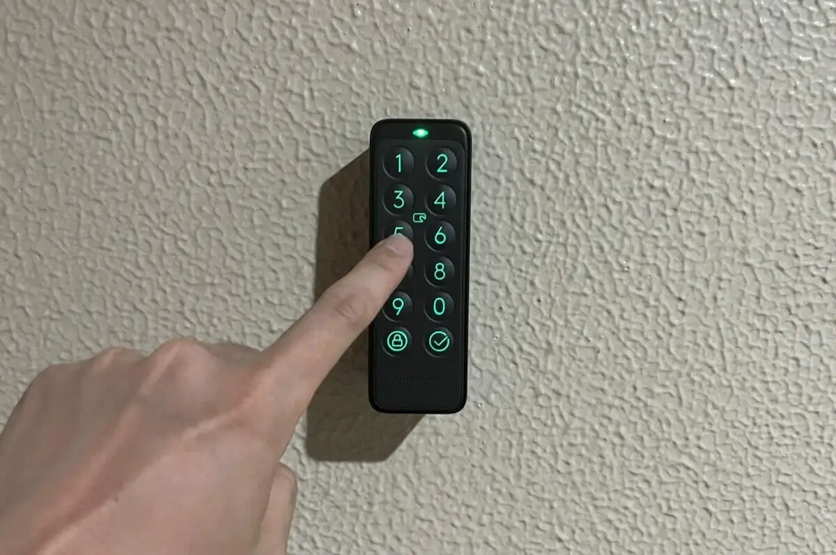 SwitchBotキーパッドで解錠する様子