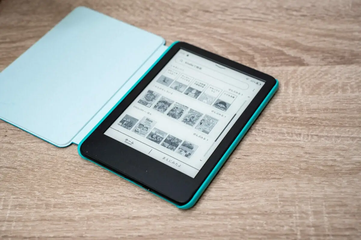 Kindle Paperwhiteキッズモデルの端末とカバー