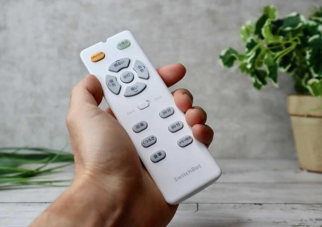 SwitchBotシーリングライトプロの専用リモコン