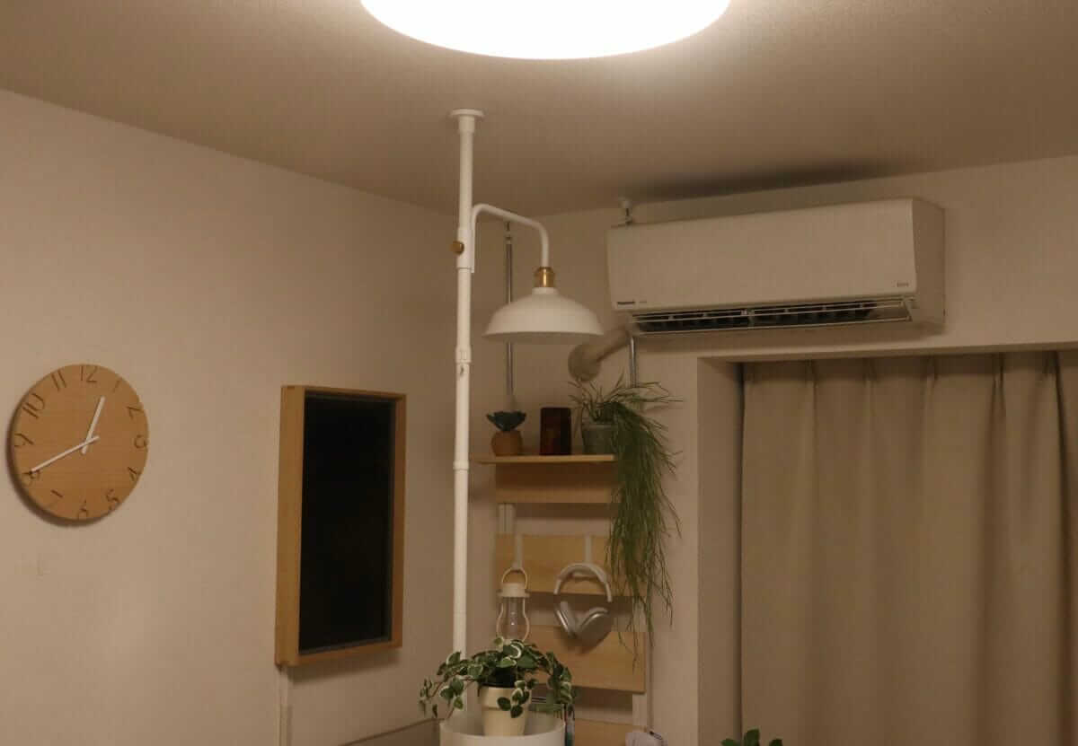 7畳の部屋でSwitchBotシーリングライトプロ6畳タイプを点灯させた様子