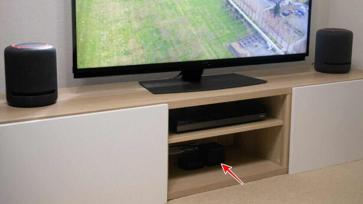 テレビ下に設置したFire TV Cube