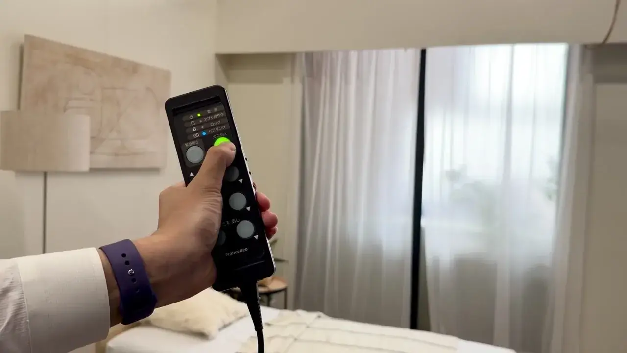 シーン呼び出し用のカスタムボタンが付いたリモコン