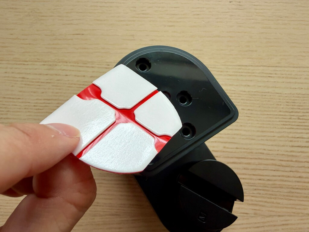 Nature Lockの両面テープをはがす画面