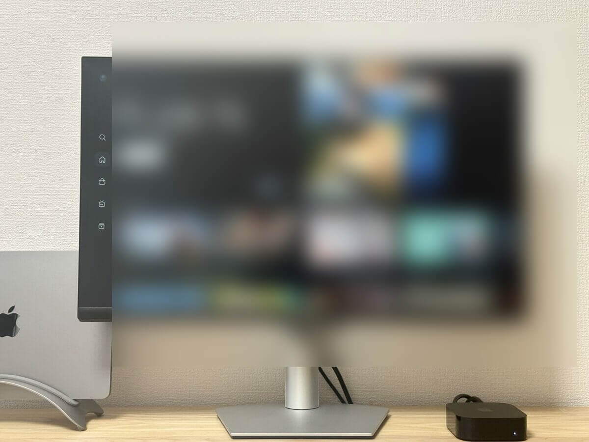 Apple TVで動画配信サービスを表示した画面（作品サムネイル加工済み）