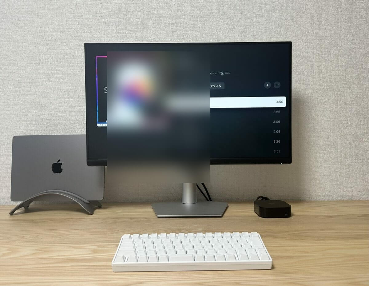 Apple TVでApple Musicを再生している画面（アートワーク加工済み）